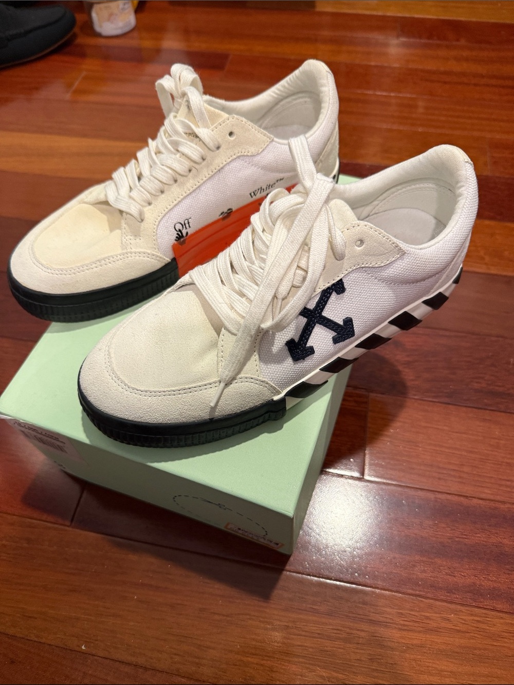Off-White White Canvas Low-Top Sneakers with Black Arrow Accent